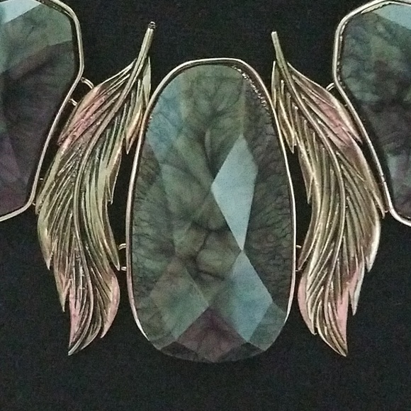 Necklace and earrings set - Picture 2 of 8